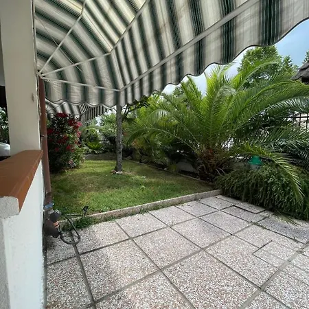 Sole Con Giardino E Piscina アパート